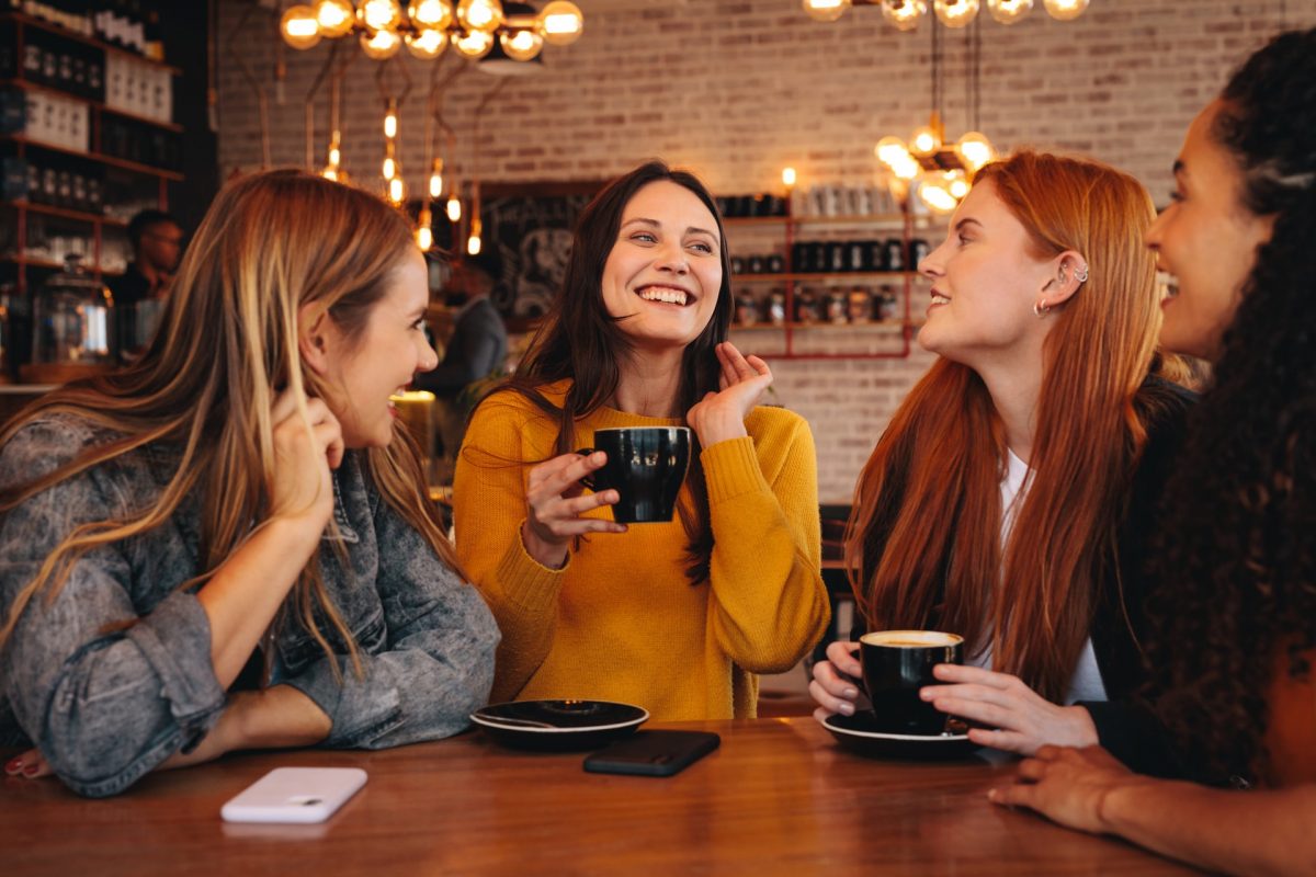 Flyer pictures - Women with Coffee - iStock-1284721031